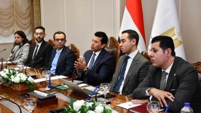 وزير الرياضة يلتقي الدفعة 17 لدبلومة الإدارة الرياضية CIES بالتعاون مع الفيفا