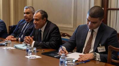 وزير الخارجية والهجرة يلتقي بالنائب "ماريو دياز-بالارت" بمجلس النواب