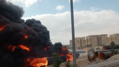 حريق هائل في مواسير صرف بلاستيكية في أكتوبر