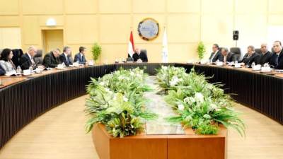 وزير الصناعة يبحث مع وفد من البنك الدولي المستجدات الخاصة بمشروع تطوير لوجستيات التجارة بين القاهرة والاسكندرية