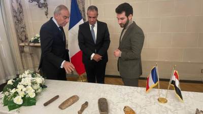 وزير الخارجية يحضر مراسم استرداد قطع اثرية مصرية بمقر السفارة المصرية في باريس