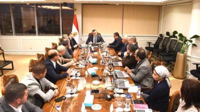 وزير الإسكان يعقد اجتماعا مع مسئولي "سيتي إيدج" لاستعراض خططها التسويقية للترويج لمشروعات "هيئة المجتمعات العمرانية"