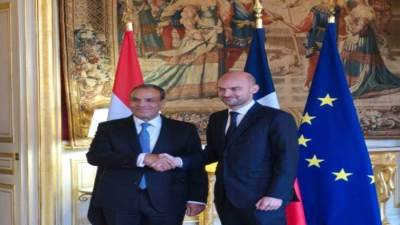 وزير الخارجية يؤكد لنظيره الفرنسى ضرورة إقامة دولة فلسطينية مستقلة