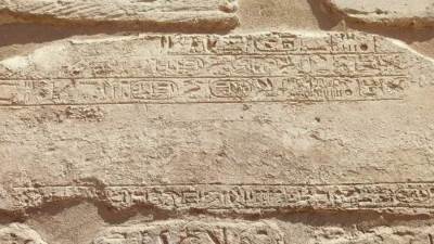 التحقيق فى كسر حجر أثرى يزن 26 طنا بمعابد الكرنك خلال نقله