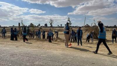 وزارة البيئة تشارك المجتمع المدنى فى زراعة الطرق المؤدية لمداخل محميتى قارون ووادى الريان بالفيوم