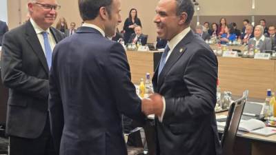 وزير الخارجية ينقل تحيات الرئيس السيسي إلى الرئيس الفرنسى "ماكرون"