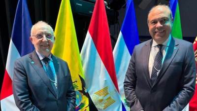 مشاركة وزير الطيران في جلسة حوارية تحت عنوان "مواجهة التحديات وتعزيز الاستدامة الاجتماعية للطيران المدني"