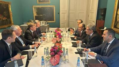 وزير الخارجية يلتقى مع نائب رئيس الكتلة البرلمانية لتحالف حزبى الاتحاد الديمقراطي والاشتراكى المسيحيين الألمانى