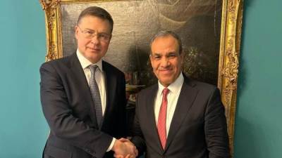 وزير الخارجية والهجرة يلتقي بالمُفوض الأوروبي للاقتصاد والإنتاجية