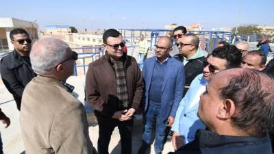 وزير الإسكان يتفقد مشروع إسكان "روضة العبور" ومحطة مياه الشرب بمدينة العبور