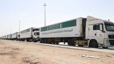 عبور 85 شاحنة منفذ الحديثة مقدمة من مركز الملك سلمان للإغاثة للشعب السوري الشقيق