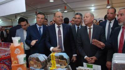 وزراء الزراعة والتموين والعمل ومحافظ القاهرة يفتتحون معرض أهلا رمضان بميدان باب الشعرية وتخفيضات تتجاوز ال 30%