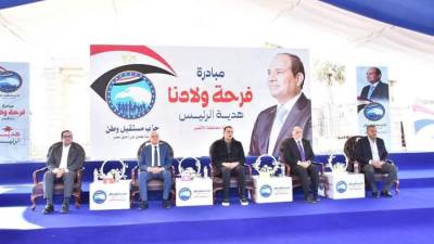 محافظ الأقصر يشهد توزيع 100 جهاز عروس في إطار تقديم الدعم للفئات الأولى بالرعاية