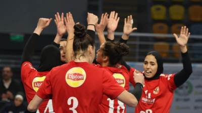 سيدات الأهلي يتوجن بلقب سوبر الطائرة على حساب الزمالك