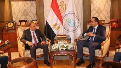 رئيس هيئة الرعاية الصحية يبحث مع الجامعة المصرية الصينية تعزيز تبادل الخبرات الصينية في مجالات التكنولوجيا الحيوية والطب الجيني
