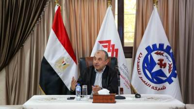 وزير قطاع الأعمال في زيارة يتفقد شركة النصر للتعدين بإدفو