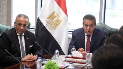 وزير الصحة يشهد توقيع بروتوكول تعاون بين الوزارة ومؤسسة البنك التجاري الدولي