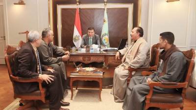 وزير الزراعة يبحث مع ممثلي الفلاحين وجه قبلي دعم القطاع الزراعي وتوفير السلع الغذائية