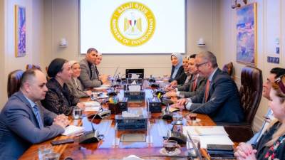وزيرة البيئة تبحث مع محافظ الفيوم تطورات مشروع "الملاذ الآمن للحياة البرية بمحمية وادي الريان"