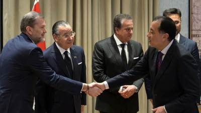 لإقامة مستشفى وجامعة جديدتين.. رئيس الوزراء يلتقي رئيس مجموعة مستشفيات "سان دوناتو" الإيطالية