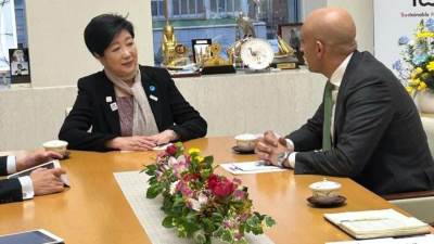حاكمة طوكيو تستقبل وزير التربية والتعليم لمناقشة سبل تعزيز العلاقات الثنائية