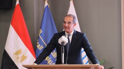 وزير الاتصالات يكرّم الفائزين بمسابقة السيارات ذاتية القيادة باستخدام الذكاء الاصطناعى AWS DeepRacer