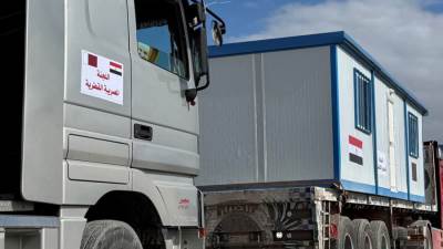 بدء دخول شاحنات إعادة الإعمار والكرفانات إلى قطاع غزة