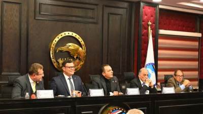 وزير الإسكان يستعرض جهود الوزارة خلال لقائه مع أعضاء حزب "مستقبل وطن"