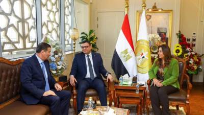 وزراء التنمية المحلية والإسكان والزراعة يتابعون مع المحافظين جهود التصدي للتعديات على الأراضي الزراعية