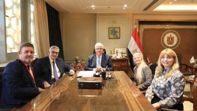 وزير التعليم العالي يبحث سبل تعزيز التعاون مع وفد جامعة إسكس البريطانية