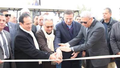 وزير الزراعة يؤدي صلاة الجمعة بمسجد الوهاب الرزاق بإحدى قرى الاستصلاح بالنوبارية