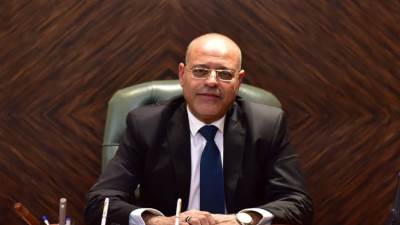 وزير العمل يعلن عن 51 فرصة عمل لأطباء وأخصائيين وممرضات للعمل بالسعودية