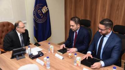 رئيس هيئة الدواء يستقبل وفد شركة ساندوز العالمية لمناقشة تعزيز التعاون المشترك وتوطين أدوية الأورام