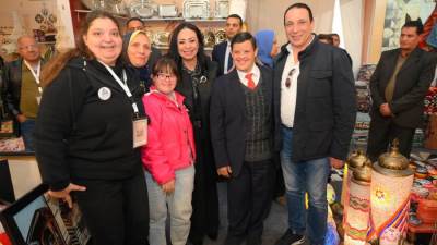 وزيرة التضامن تتفقد أروقة معرض "ديارنا للحرف اليدوية والتراثية "