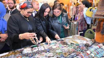 وزيرة التضامن الاجتماعي تتفقد أروقة معرض "ديارنا للحرف اليدوية والتراثية " بكايرو فيستفال سيتي مول بحضور رئيسة المجلس القومي للمرأة