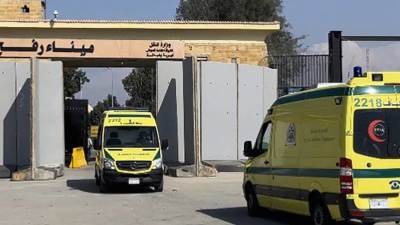 استقبال 43 مصاباً ومريضاً و70 مرافقاً فلسطينياً.. وإدخال 217 شاحنة مساعدات لغزة