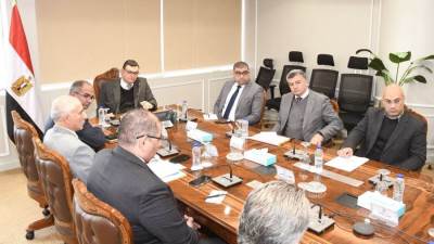 وزير الإسكان يلتقي “أبناء حسن علام” لمتابعة عدد من المشروعات بالمدن الجديدة