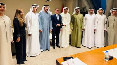 وزير الاستثمار والتجارة الخارجية يلتقي ممثلي دوائر الأعمال والشركات الإماراتية لاستعراض السياسات الاقتصادية