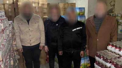 ضبط تشكيل عصابي بالقاهرة تخصص نشاطه في النصب على شركات توريد المواد الغذائية