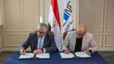 رئيس اقتصادية قناة السويس يوقع عقد إنشاء مشروع "إندستريال هاوس" لمواد البناء باستثمارات 12 مليون دولار بوادي التكنولوجيا