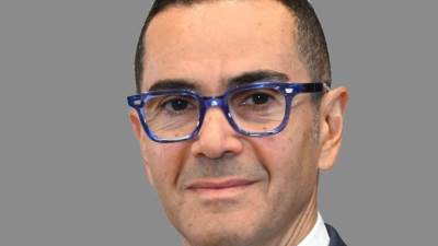 وزير الاستثمار والتجارة الخارجية يلتقي وزير الدولة للتجارة الخارجية الإماراتي