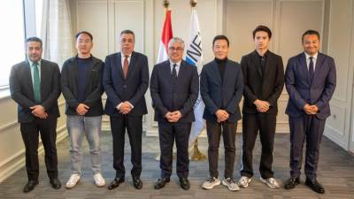 رئيس اقتصادية قناة السويس يُوقع مشروعين جديدين بالقنطرة غرب الصناعية لصناعات المنسوجات 