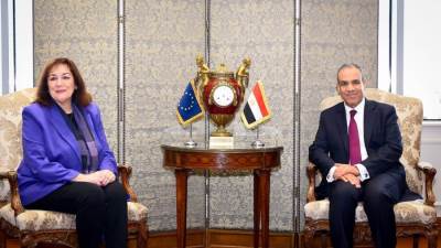 وزير الخارجية يجرى مشاورات سياسية مع مفوضة الاتحاد الأوروبى لشئون المتوسط