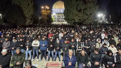 75 ألفا يؤدون صلاتي العشاء والتراويح في المسجد الأقصى المبارك