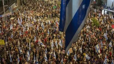 آلاف الإسرائيليين يُطالبون نتنياهو باستمرار وقف إطلاق النار في غزة لإطلاق سراح الرهائن