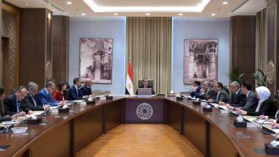 رئيس الوزراء يتابع جهود الحد من عمليات التهريب وإغراق الأسواق المصرية