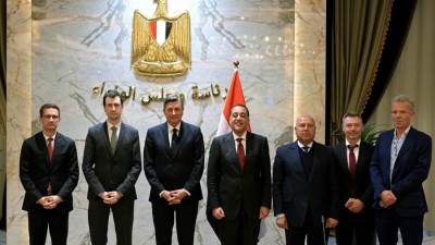 رئيس الوزراء يبحث تنفيذ مشروع للحد من حوادث السكك الحديدية بشراكة سلوفينية