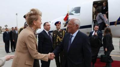 رئيس المجلس الأوروبي يصل إلى القاهرة لحضور القمة العربية غير العادية