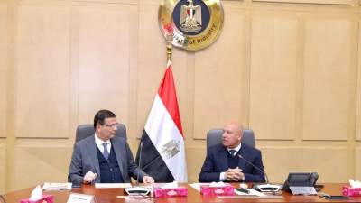 الصناعية وزير الصناعة والنقل يبحث سبل تعزيز الاستفادة من مميزات خط الرورو السريع لنقل الحاصلات الزراعية والخضروات سريعة التلف