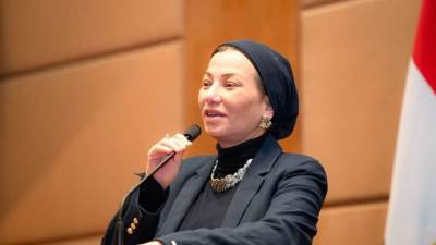 وزارة البيئة تسلم العاملين بمنظومة إدارة المخلفات بمنشية ناصر مهمات الوقاية الشخصية 